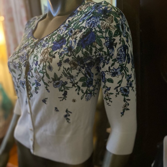 White House Black Market Cream Cardigan with Blue Floral Print - Picture 3 of 5